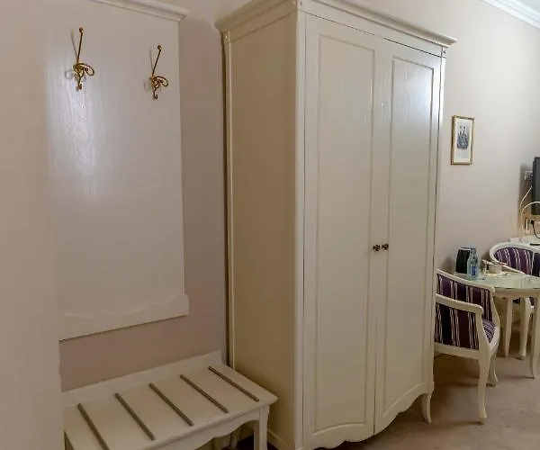 فندق Resovia Residence Hotel*** 3*