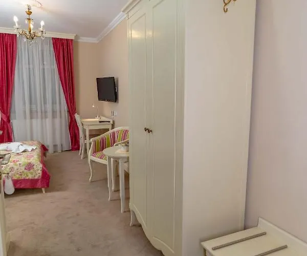 Resovia Residence Hotel*** 3* رشيشوف